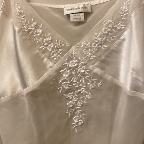 2 nighties. Flora Nikrooz black nightie NWT, Jones NY white nightie - Picture 7 of 9